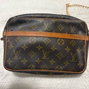 Louis Vuitton ( AUTHENTIC)
Monogram Trousse Toilette 28 vintage